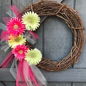 LG Grapevine Wreath “Gerber Daisies”